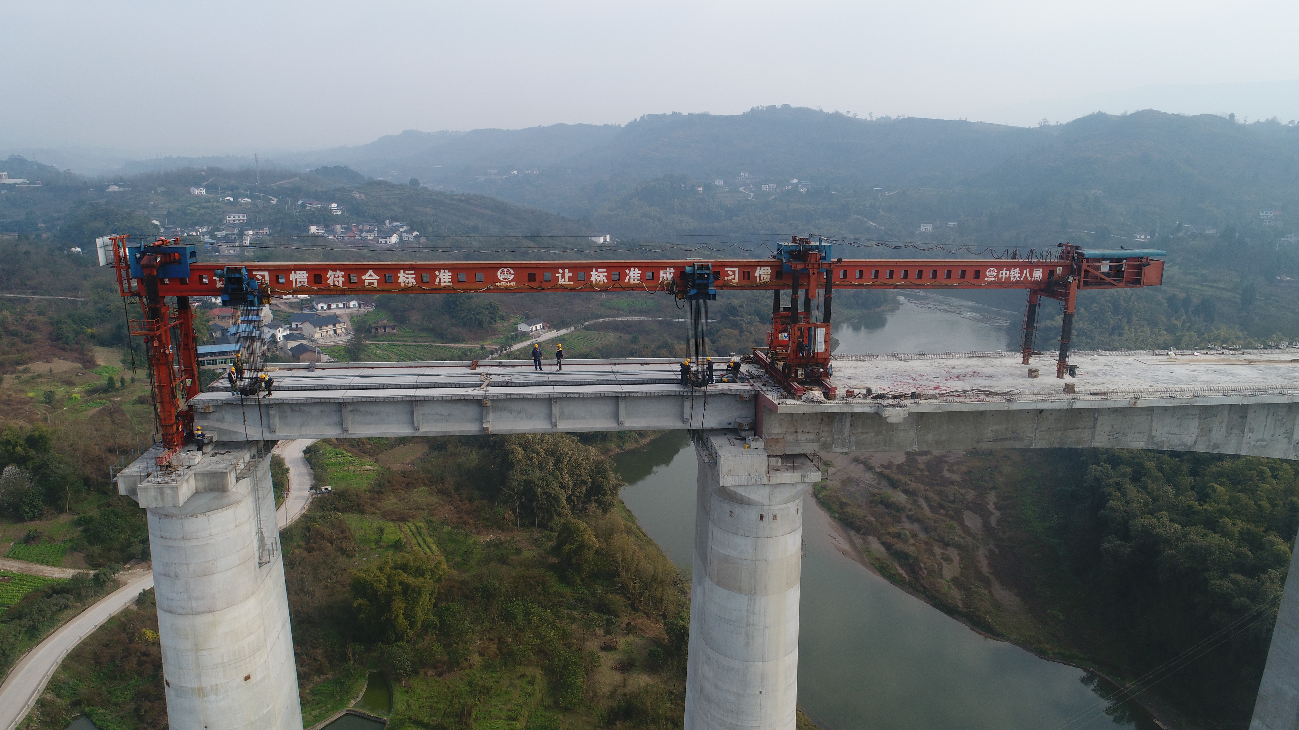华托湾御临河双线特大桥架梁启动 助力重庆东环线早日开通